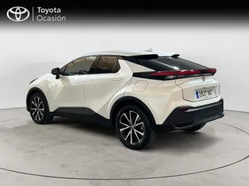 Car image 3
