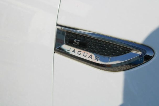 Jaguar E-Pace 147 kW image number 12