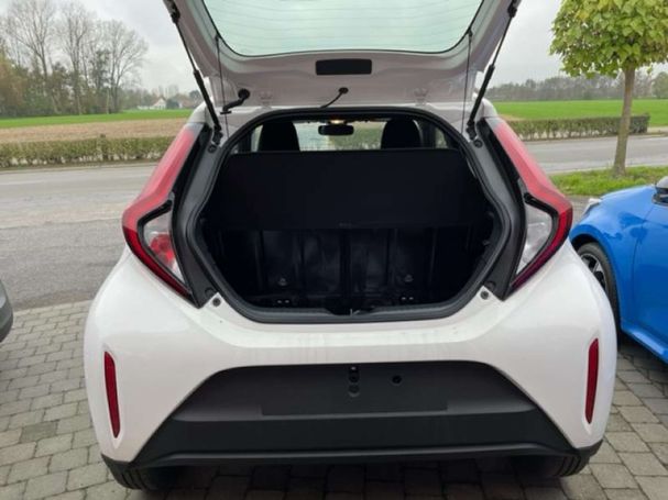 Toyota Aygo X 53 kW image number 5