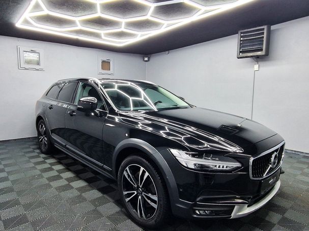 Volvo V90 Cross Country AWD Pro 173 kW image number 2