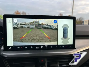 Car image 27