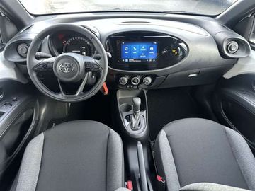 Car image 10