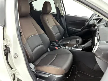 Car image 34