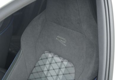 Car image 30