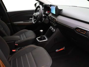 Car image 30