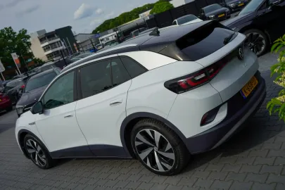 Car image 40