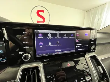 Car image 27