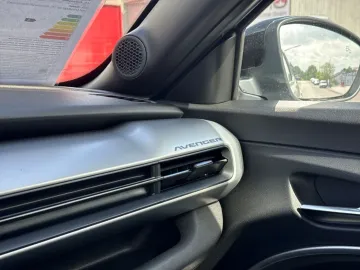 Car image 24