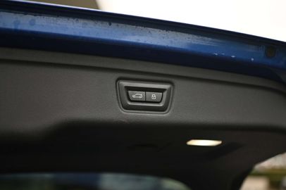 Car image 32