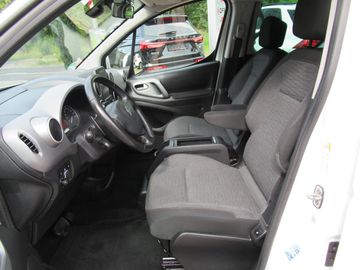 Car image 12