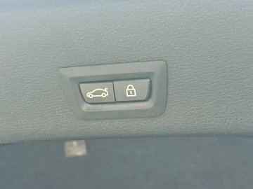 Car image 34