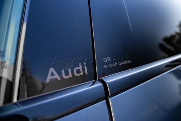 Audi Q8 55 quattro e-tron S-line 300 kW image number 21