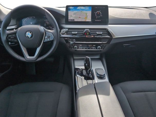 BMW 520d Touring xDrive 140 kW image number 14