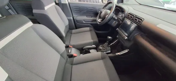 Car image 19