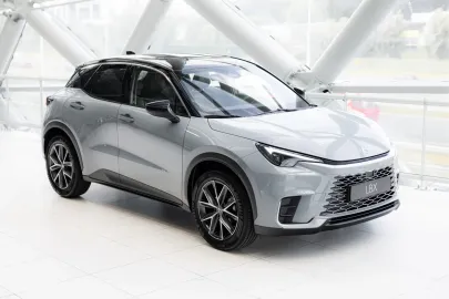 Car image 2