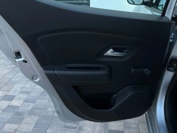 Car image 36