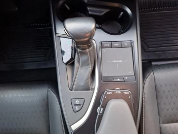 Car image 33