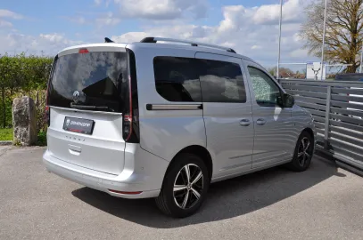 Car image 26
