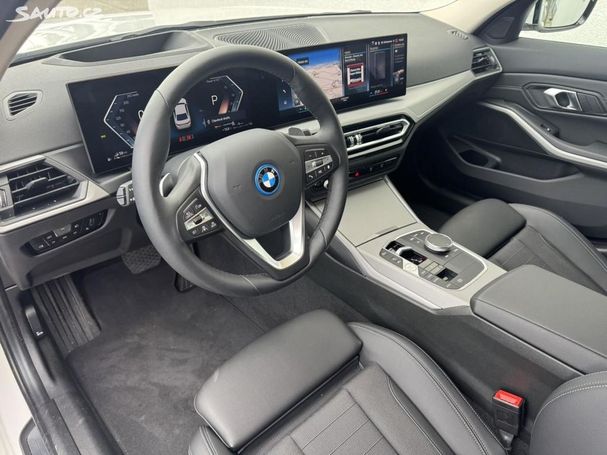 BMW 330e xDrive 215 kW image number 4