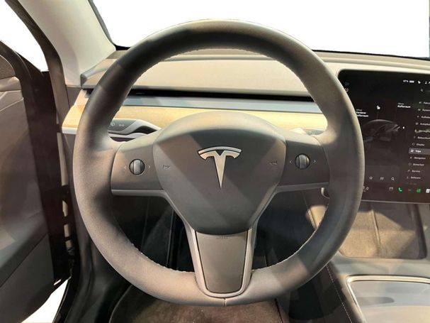 Tesla Model Y Long Range AWD 378 kW image number 10