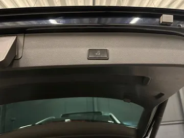 Car image 36