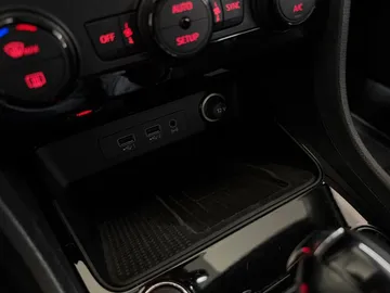 Car image 32