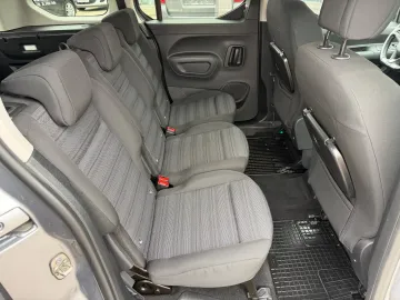 Car image 29
