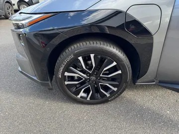 Car image 25
