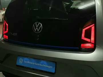 Car image 33