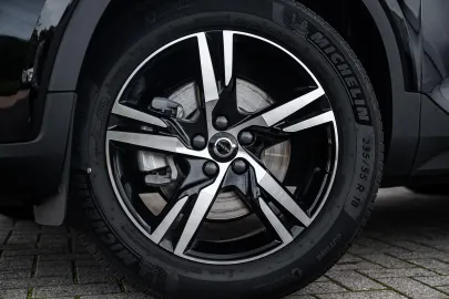Car image 35