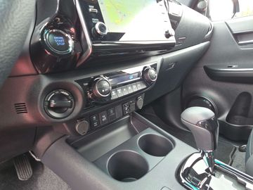 Car image 30