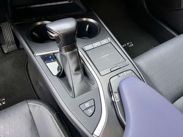 Car image 26