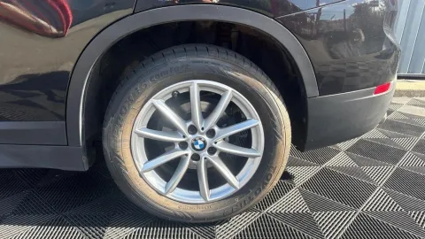 Car image 37