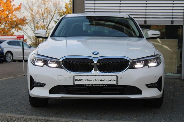 BMW 320i Advantage 135 kW image number 2