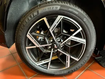 Car image 37