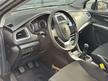 Car image 14