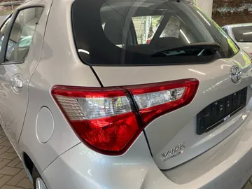 Car image 23