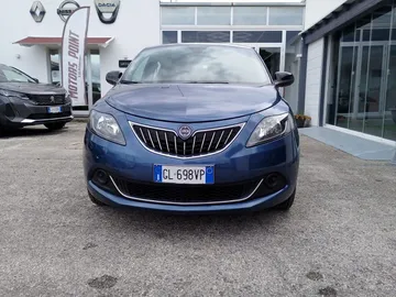 Car image 3