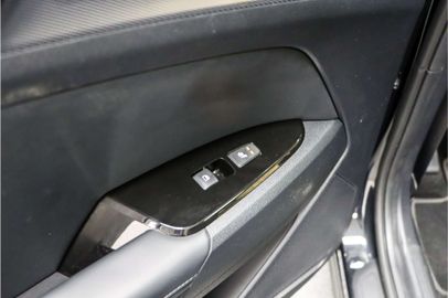 Car image 32