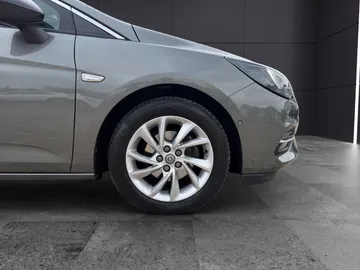 Car image 27