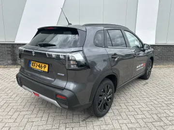 Car image 4