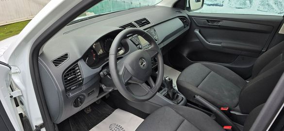 Car image 11