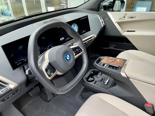 BMW iX xDrive40 240 kW image number 21