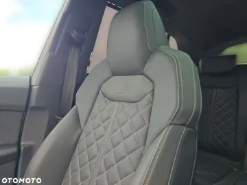 Car image 32