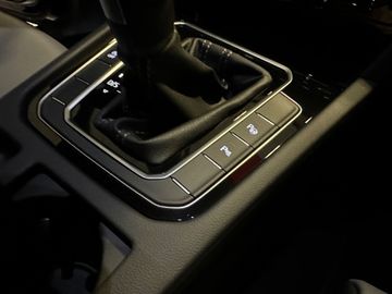 Car image 32