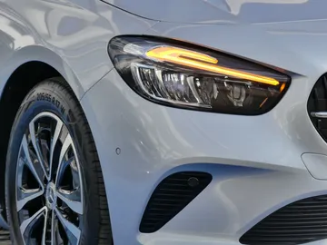 Car image 28