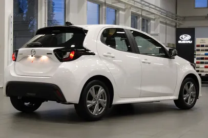 Car image 3