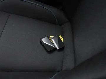 Car image 27
