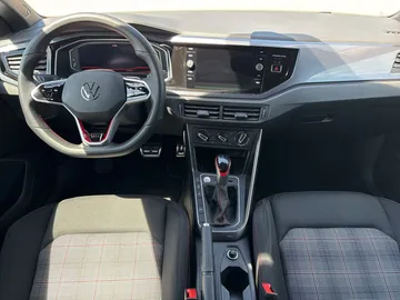 Car image 26
