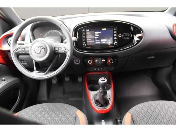 Toyota Aygo X 53 kW image number 9